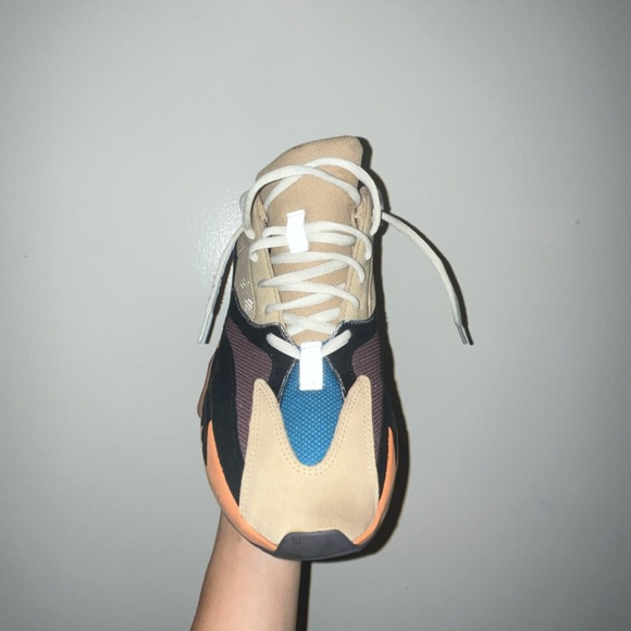 Yeezy Boost 700 ‘Enflame Amber’ - Picture 5 of 7